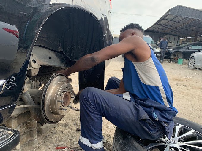 Autospark mechanic workshop, Plot 114 Salem St, Eti-Osa, Lekki 105101, Lagos