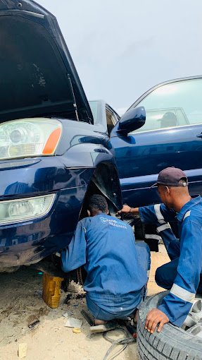 Autospark mechanic workshop, Plot 114 Salem St, Eti-Osa, Lekki 105101, Lagos