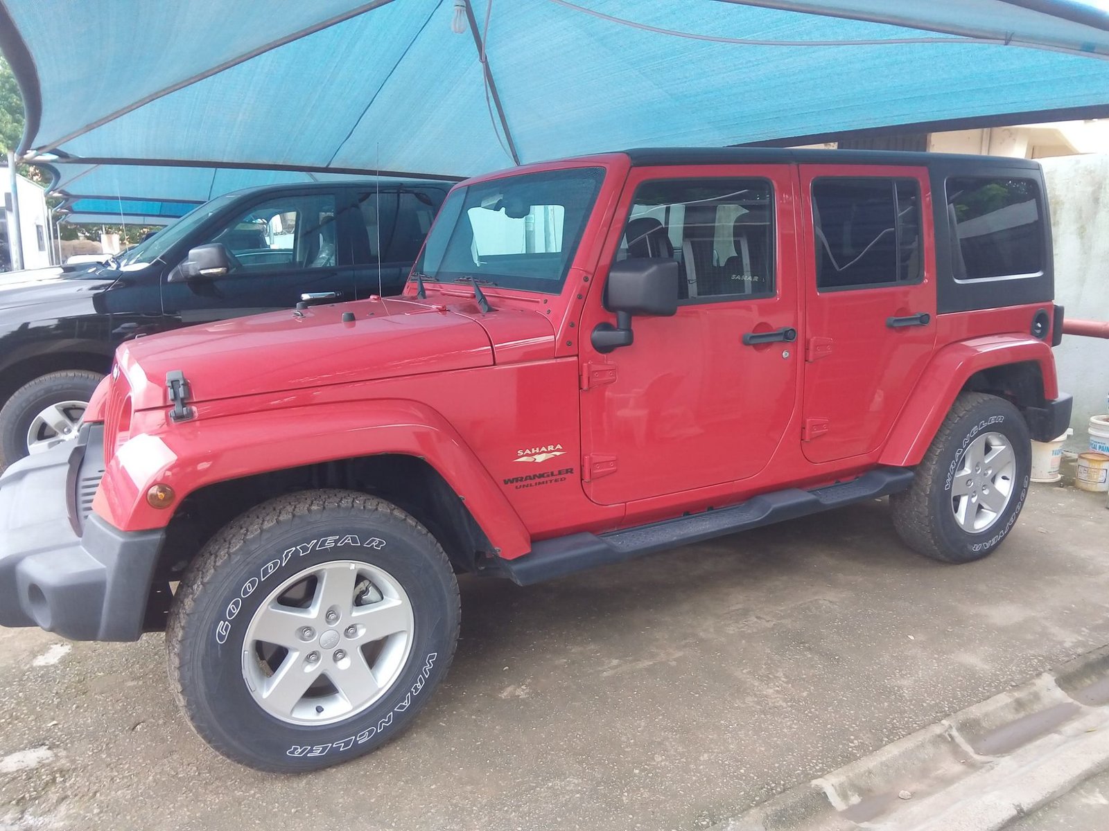 Cherokee Jeep Wrangler Sahara Limited 2015