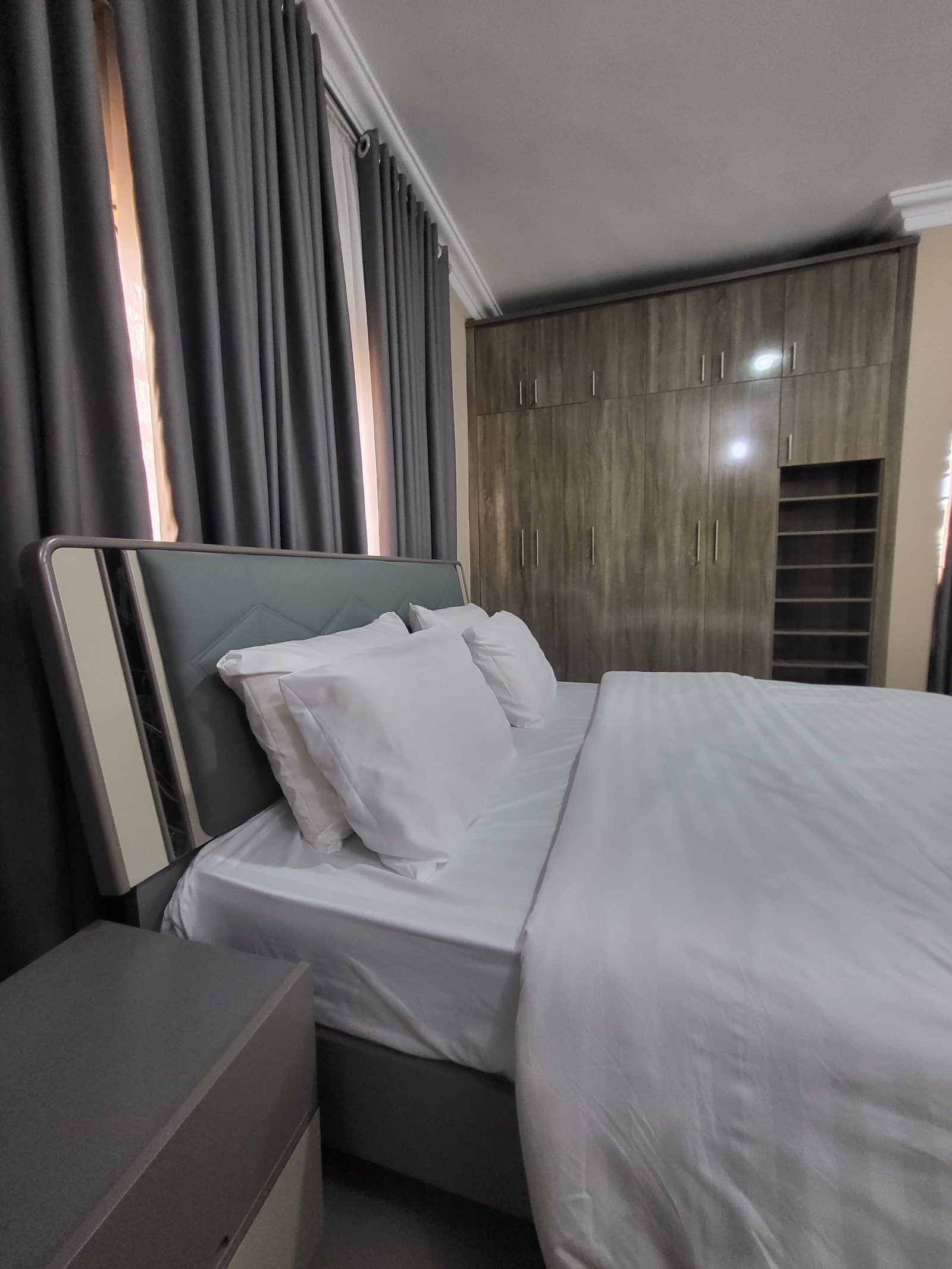 MIRAPAC PROPERTIES; FURNISHED AND SERVICED 1,2&amp;3 BEDROOM APARTMENTS