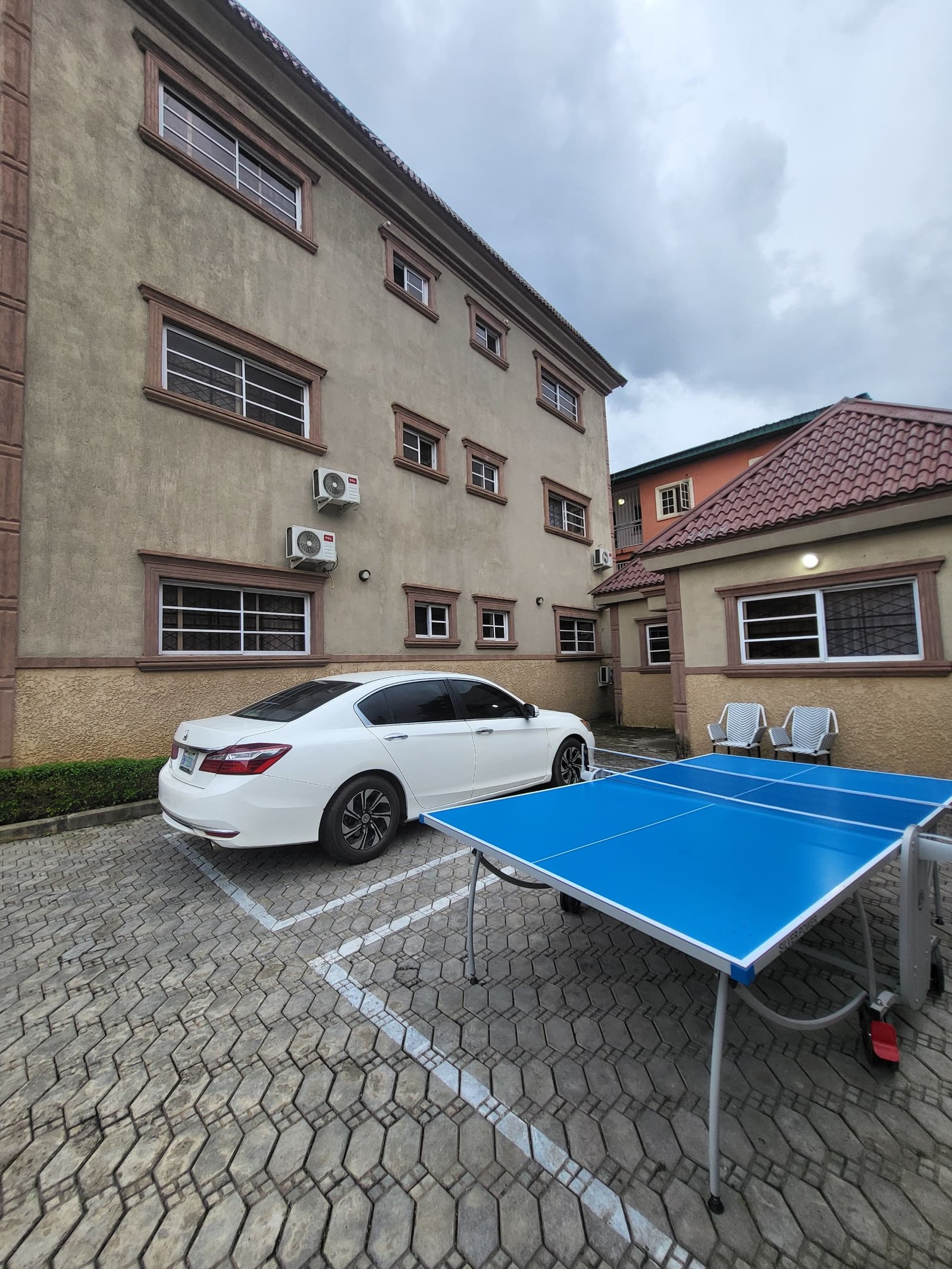 MIRAPAC PROPERTIES; FURNISHED AND SERVICED 1,2&amp;3 BEDROOM APARTMENTS