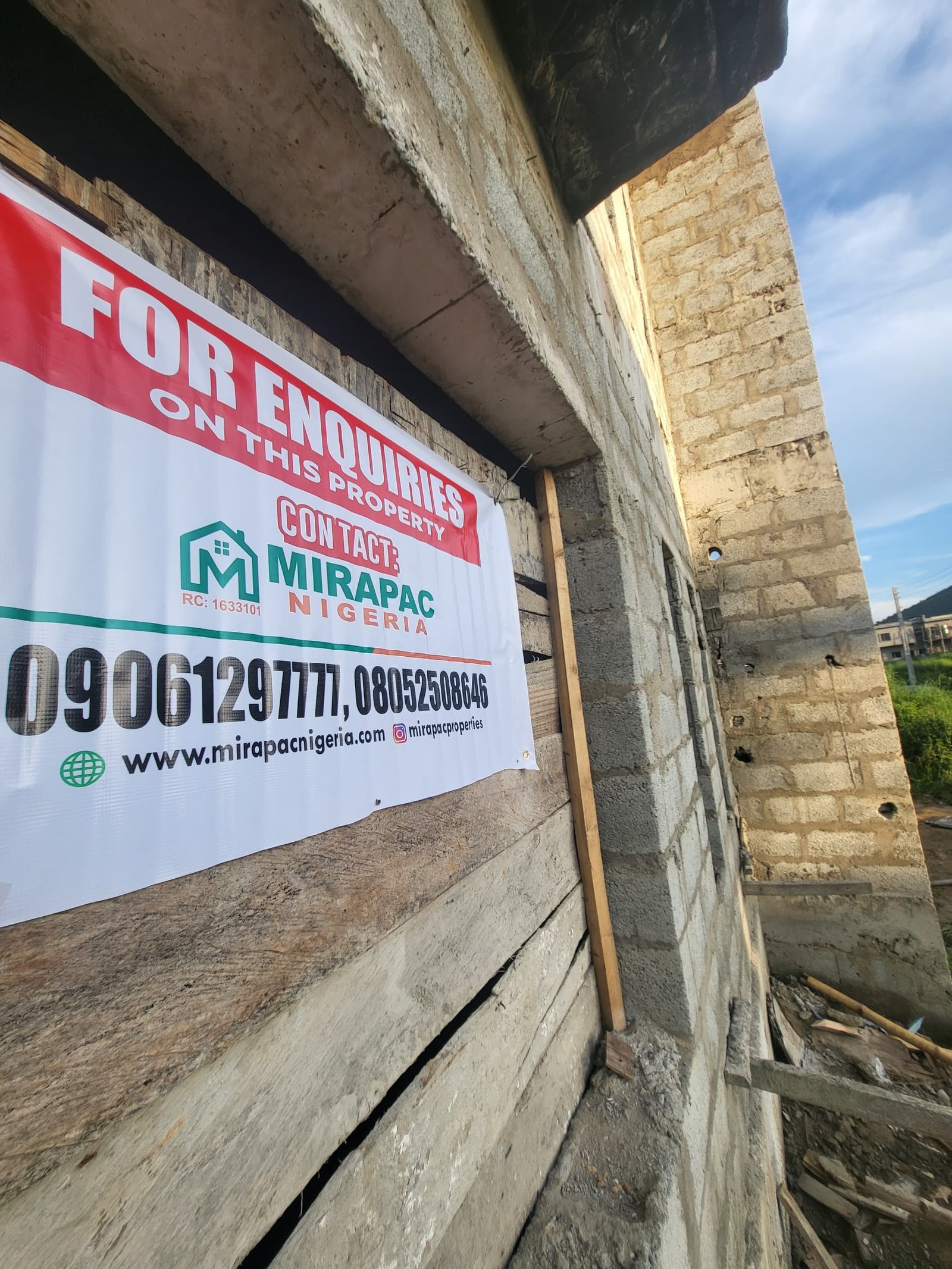 MIRAPAC PROPERTIES; 4 BEDROOM TERRACE DUPLEX FOR SALE.