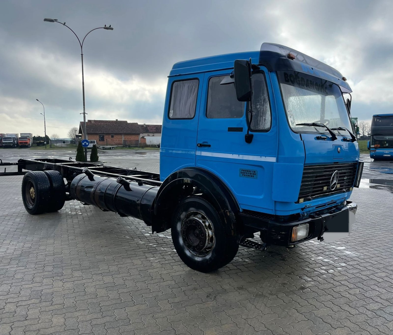 Merceces 1622 Truck