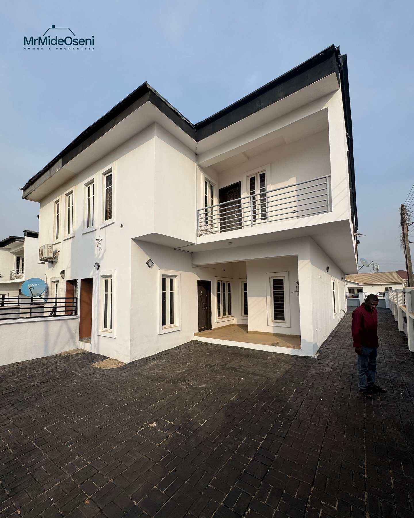 4 bedroom semidetached duplex sitting on 400 sqms no