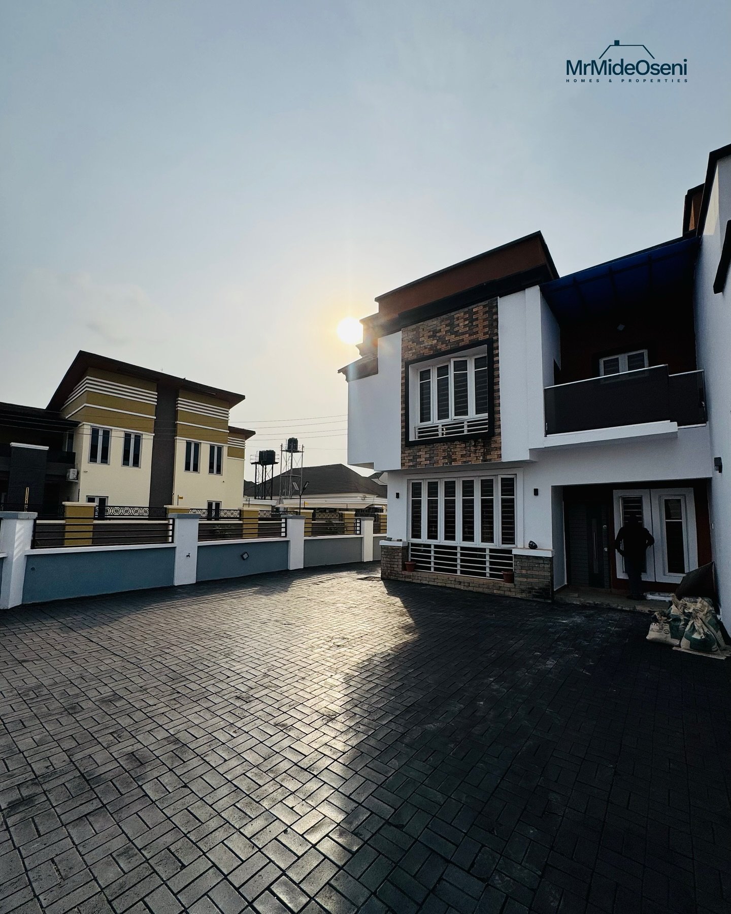 4 bedroom semidetached duplex sitting on 400 sqms no