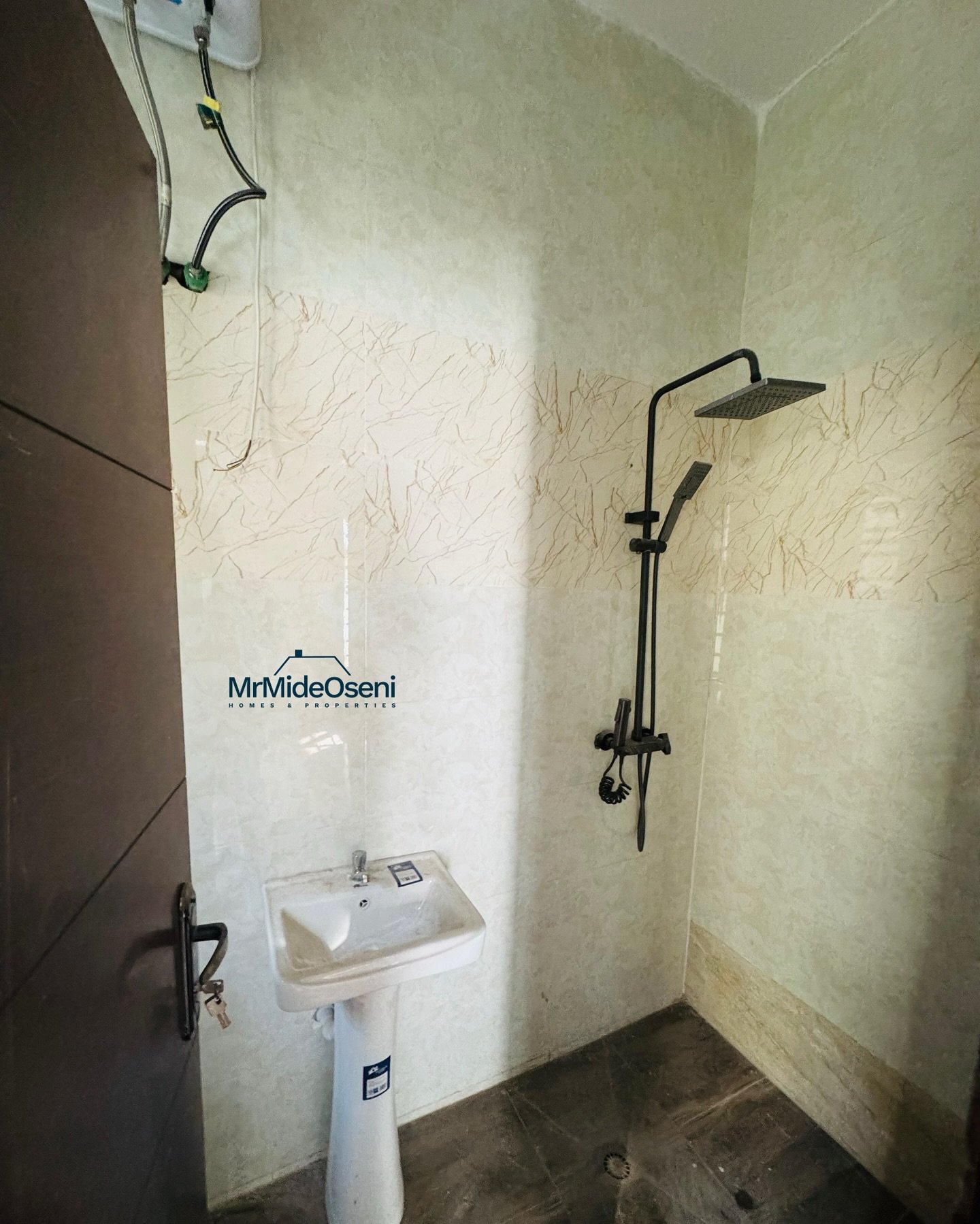 TO LET:— Newly built units of 4 bedroom terraced duplexes at Main Jericho GRA. Rent- 6m &amp; 6.5m per annum.