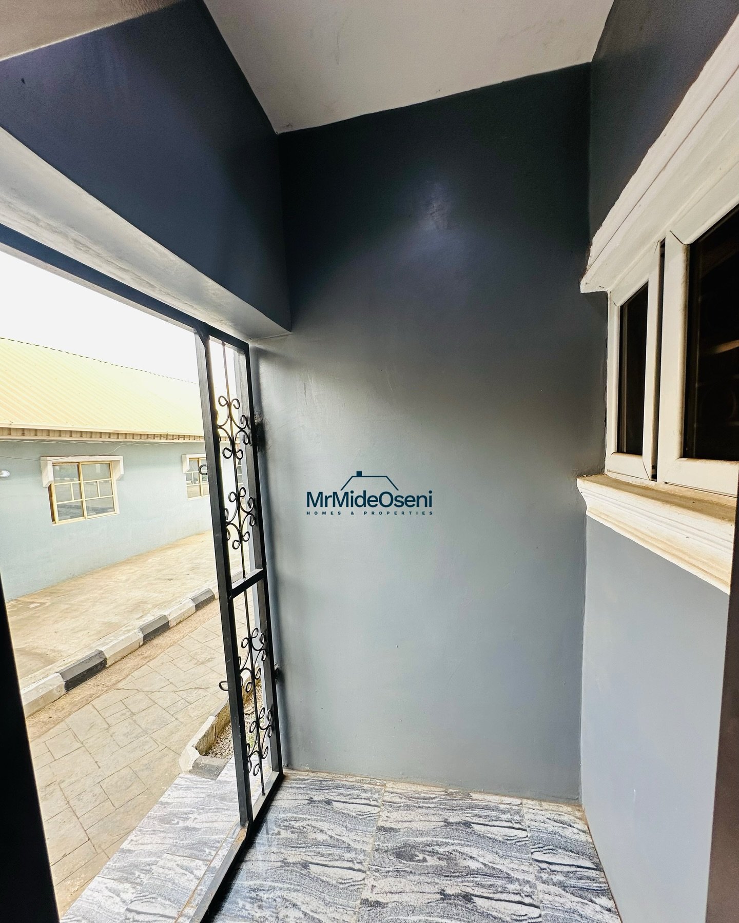 Fully furnished studio apartment ( self contained )